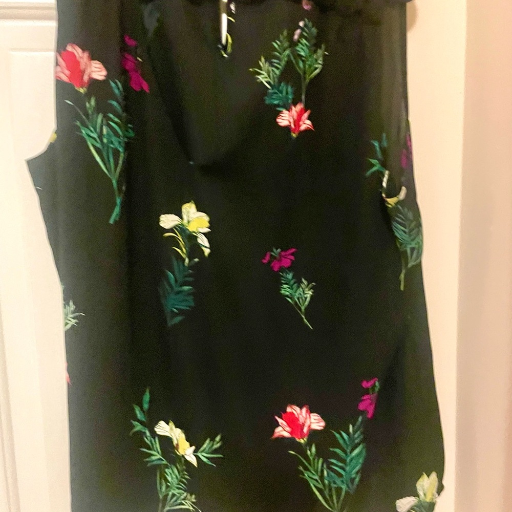 Vince Camuto Black Floral Tank Blouse Vneck